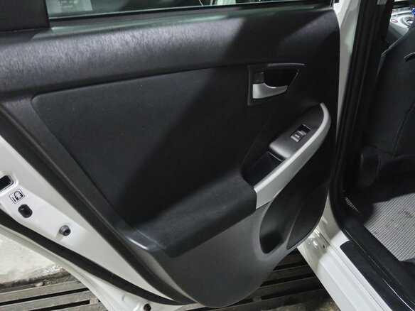 2012 Toyota Prius III Рестайлинг (XW30), белый, 1400000 рублей - вид 24