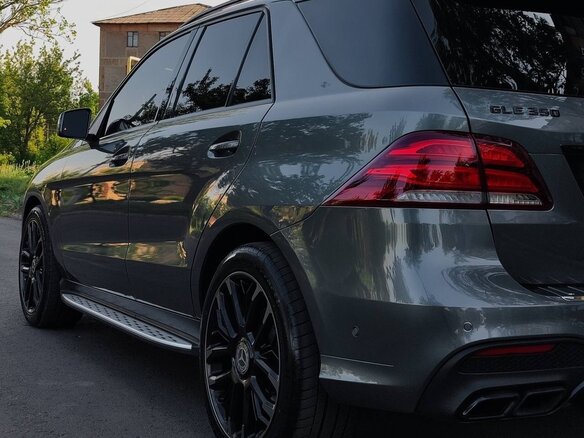 2017 Mercedes-Benz GLE 350 I (W166), серый, 4800000 рублей - вид 2