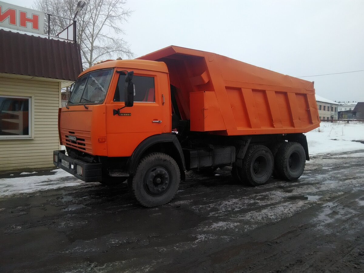 Почему камаз оранжевого цвета