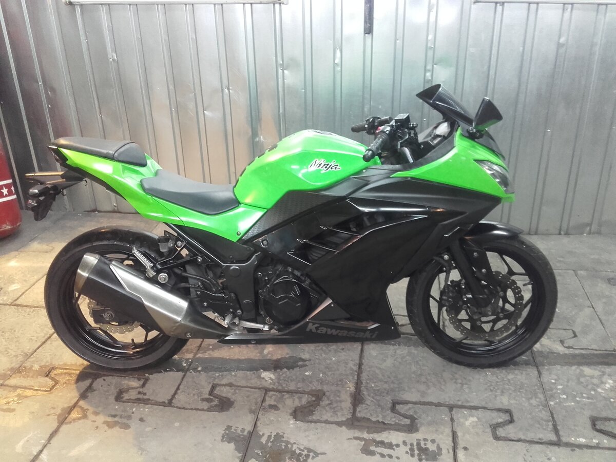 Kawasaki Ninja 300 Red