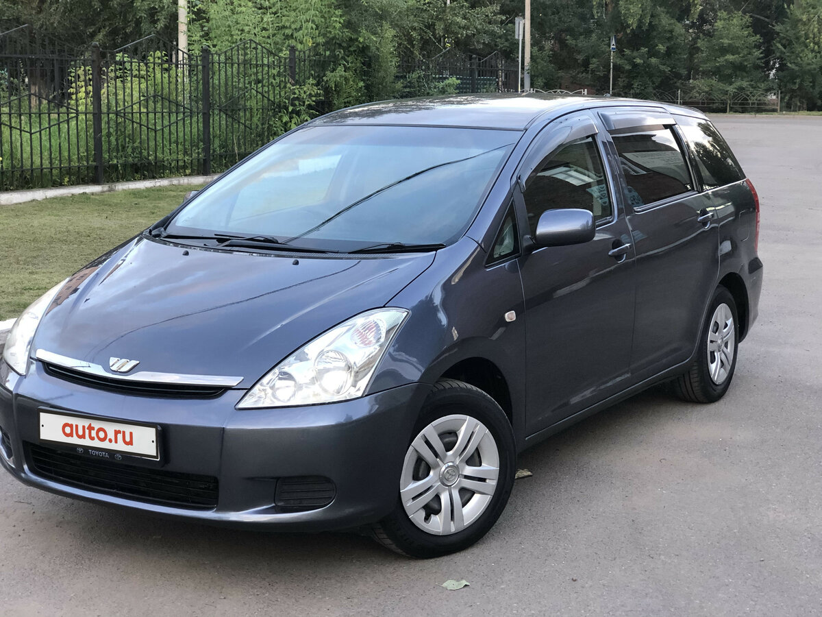 Toyota Wish компактвэны