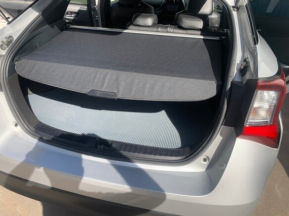 2020 Toyota Prius IV Рестайлинг (XW50), серый, 1950000 рублей - вид 25