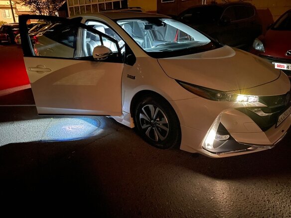 2017 Toyota Prius PHV ZVW52 IV (XW50), белый, 2500000 рублей - вид 19