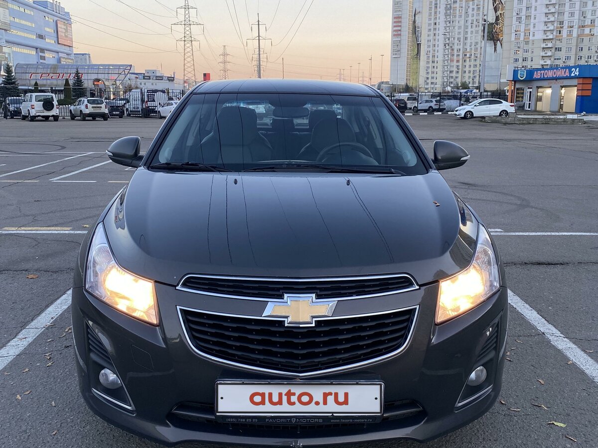 Chevrolet Cruze 2015 ночью