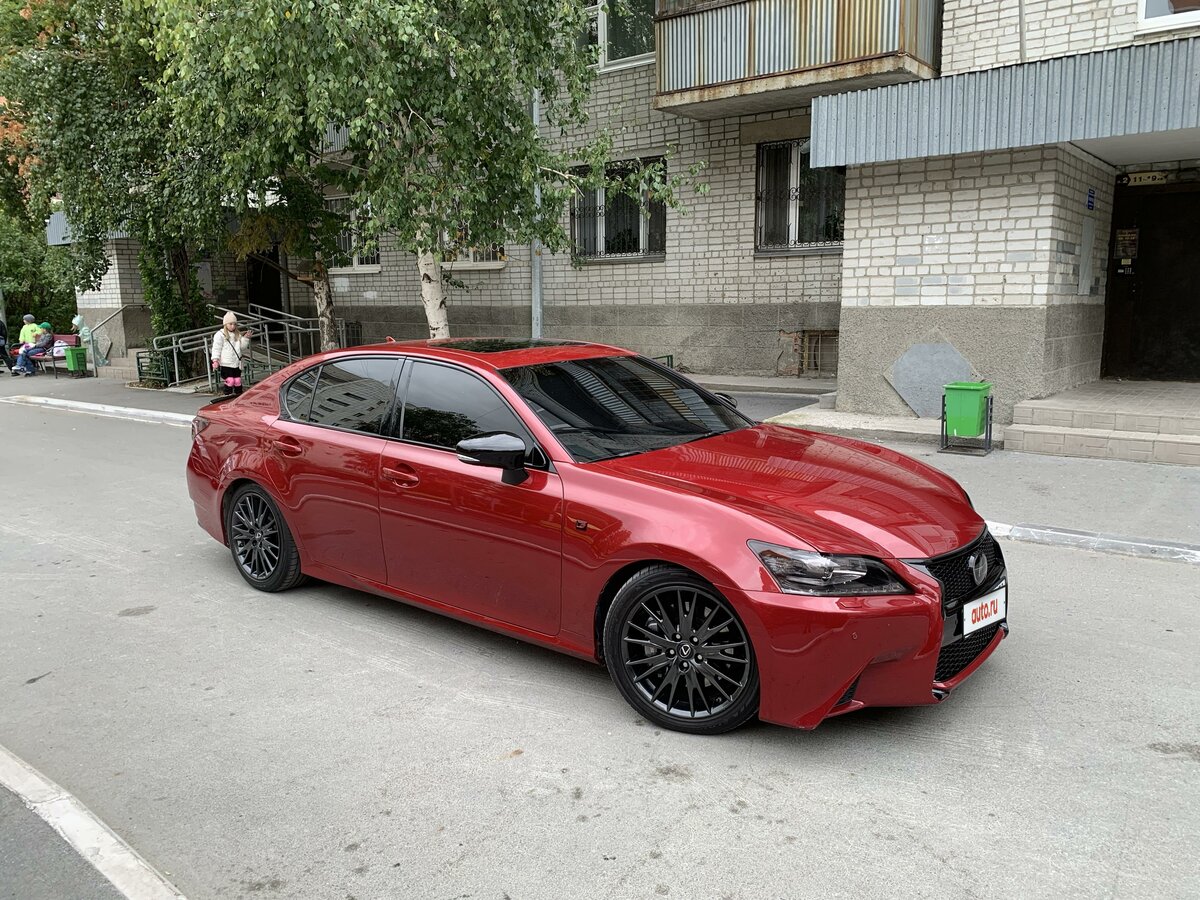 Лексус красный седан