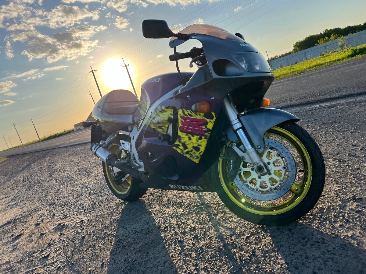 Suzuki GSXR 750 С„РёРѕР»РµС‚РѕРІС‹Р№
