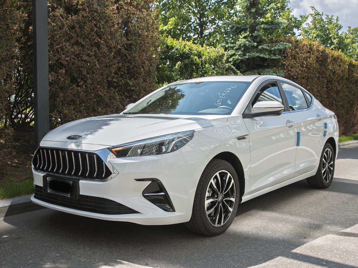 Купить б/у JAC J7 I 1.5 CVT (136 л.с.) бензин вариатор в Москве: белый ...
