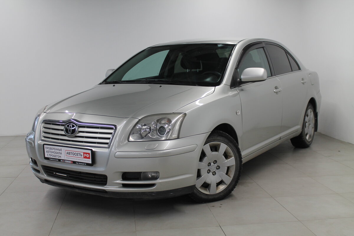 Серый toyota avensis