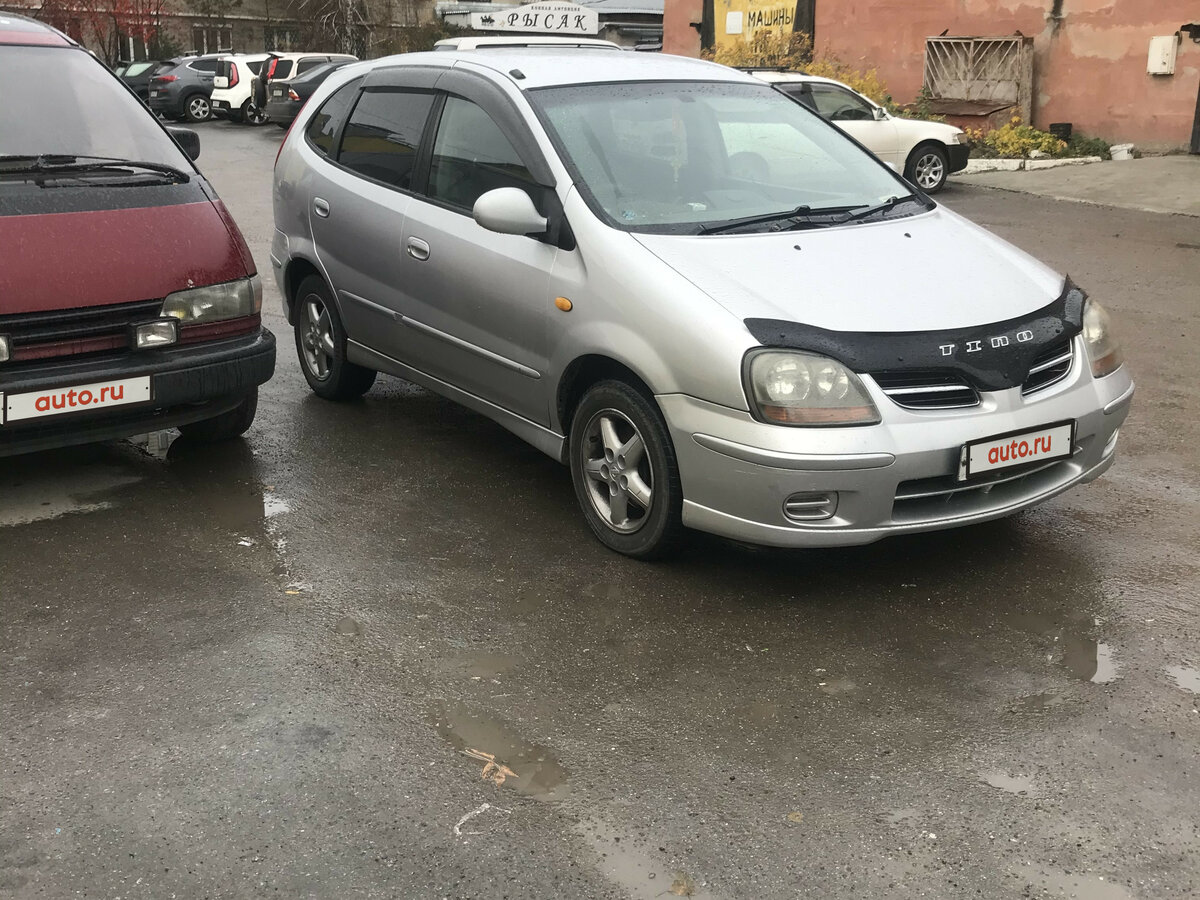 Ниссан Тино 2001