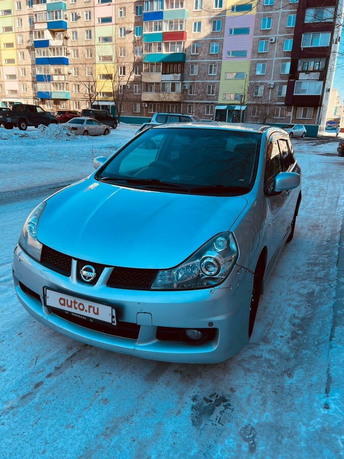Серый ниссан вингроуд