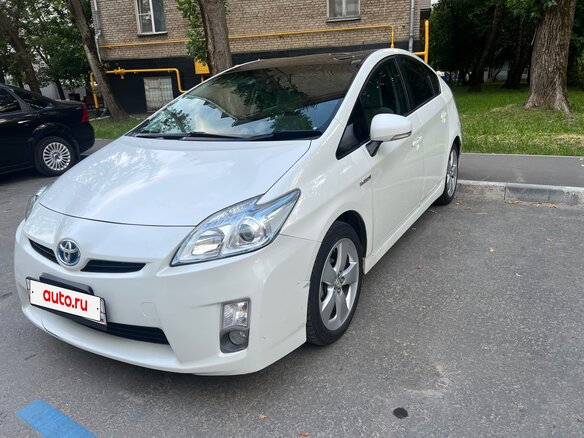 2010 Toyota Prius III (XW30), белый, 845000 рублей - вид 3