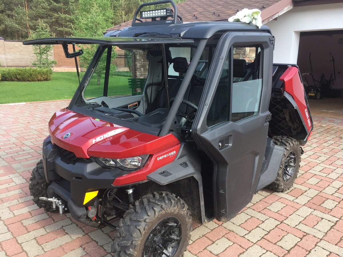 Квадроцикл с кабиной can am Defender