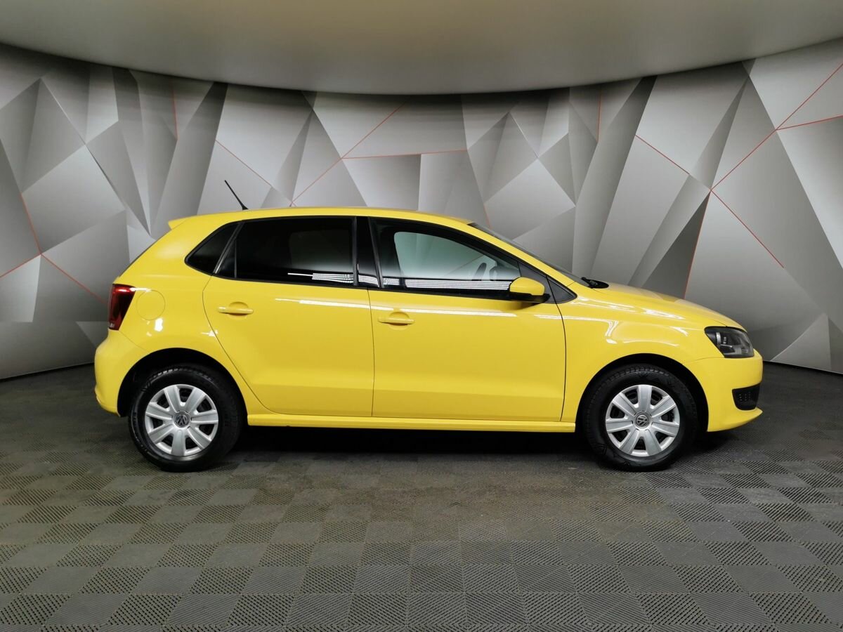 Купить б/у Volkswagen Polo V 1.4 AMT (85 л.с.) бензин робот в Москве