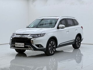 2021 Mitsubishi Outlander III Рестайлинг 3, белый, 1990000 рублей, вид 1