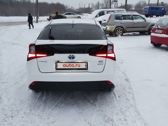 2019 Toyota Prius PHV ZVW52 Prime IV (XW50), белый, 1900000 рублей - вид 3