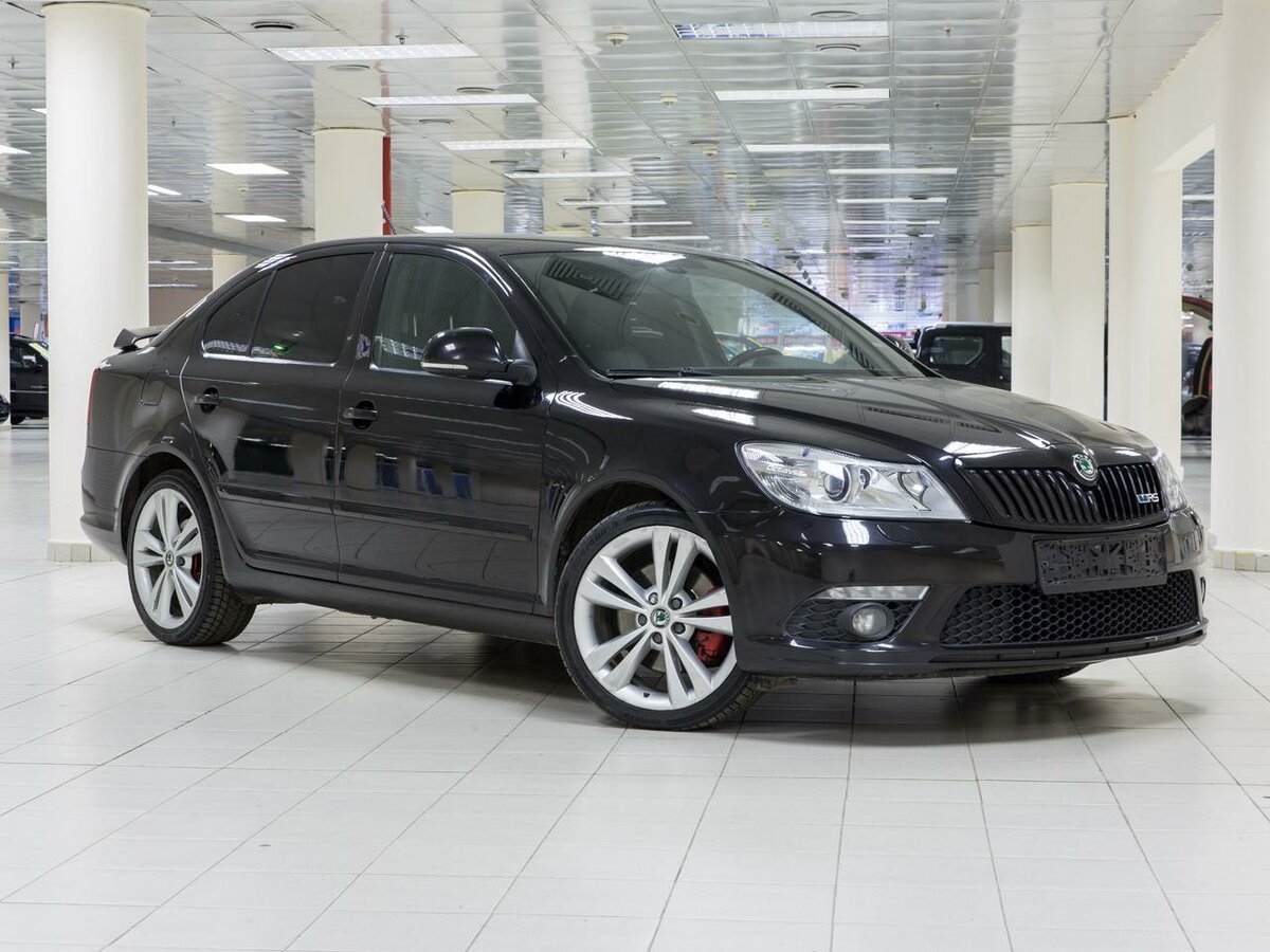 Skoda Octavia 2 RS черная