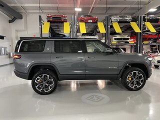 2024 Rivian R1S QM Large, серый, 12528450 рублей, вид 2