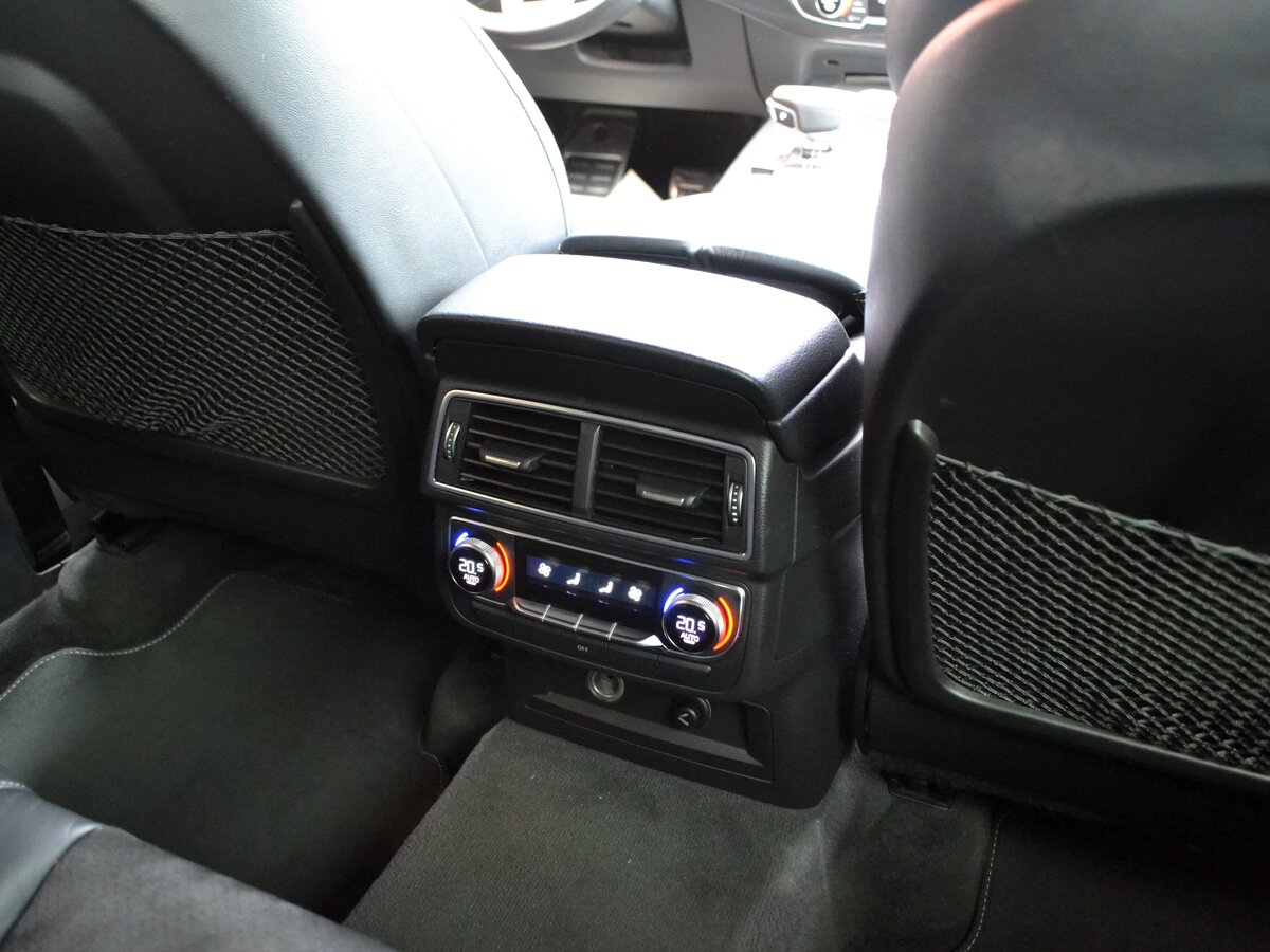 AUDI Q7 - фото 14