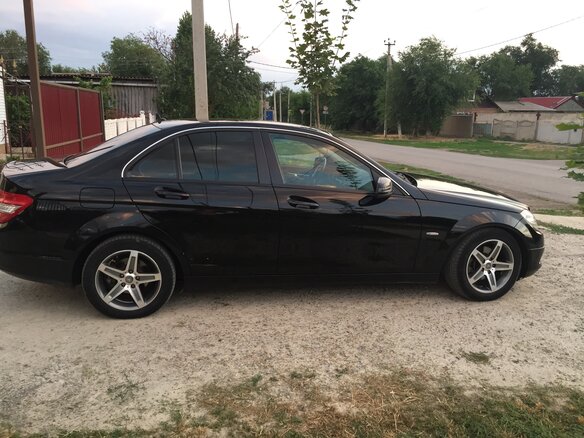 2010 Mercedes-Benz C-Класс 200 III (W204), чёрный - вид 4