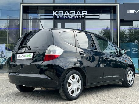 Купить Honda Jazz с пробегом чёрного цвета по цене от 350 000