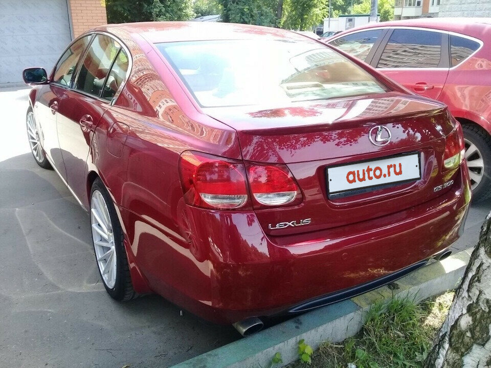 Красный хамелеон Lexus gs300