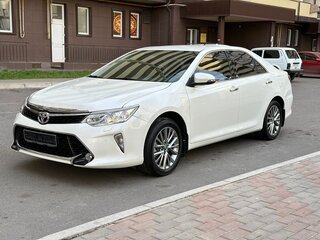 2016 Toyota Camry VII (XV50) Рестайлинг, белый, 2600000 рублей, вид 1