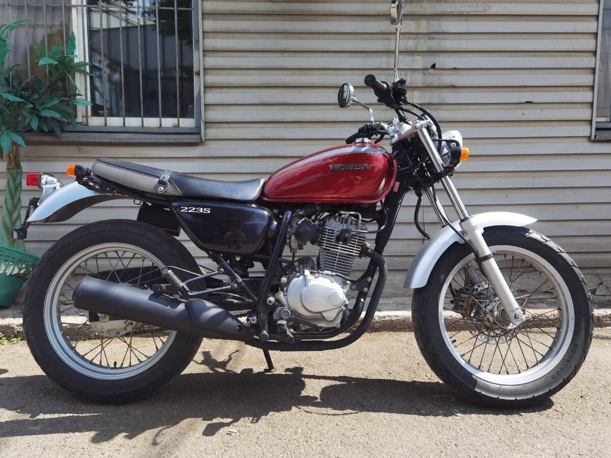 Honda cb 223s