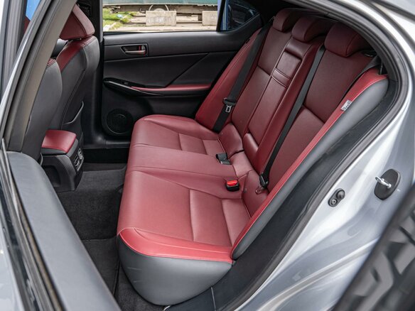 2021 Lexus IS 300 III Рестайлинг 2, серый, 4570000 рублей - вид 11