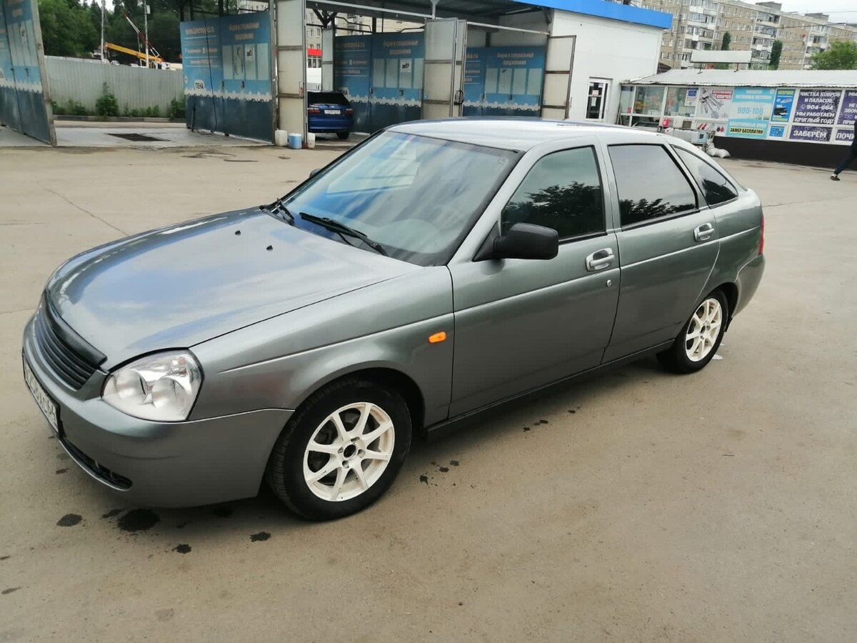 Приора хэтчбек серая 2009 года