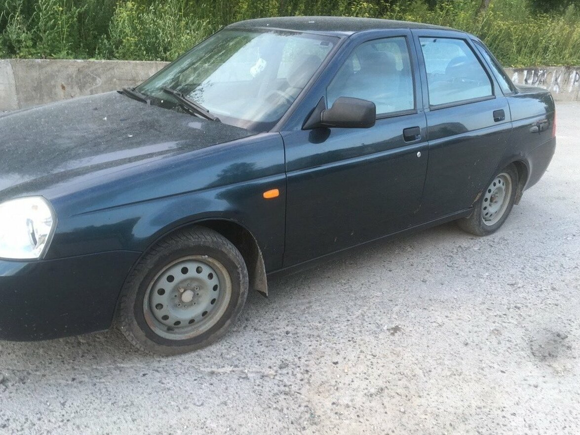Темно зеленая лада приора фото автомобилей В Оренбурге продают почти нулевую Lada Priora за 1 млн рублей