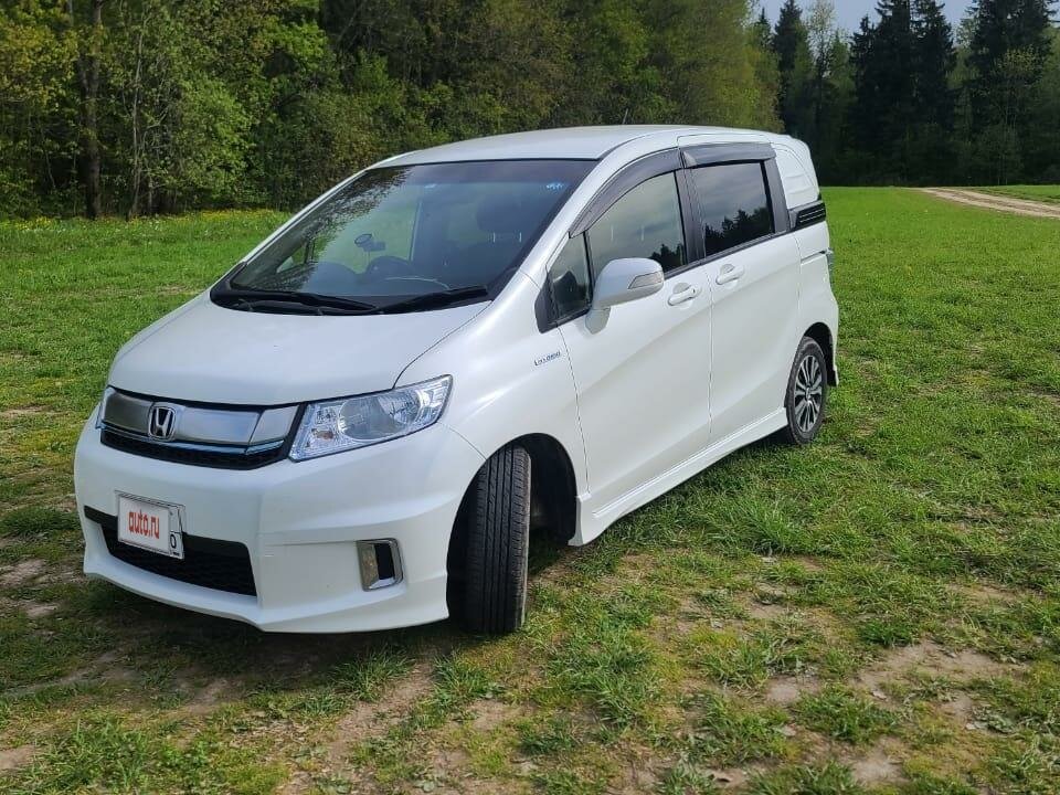 Купить б/у Honda Freed I Рестайлинг 2 Spike 1.5hyb CVT (88 л.с.) гибрид ...