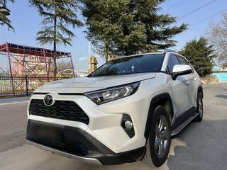 2022 Toyota RAV4 V (XA50), белый, 2416000 рублей, вид 1