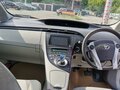 2010 Toyota Prius III (XW30), красный, 1100000 рублей - вид 6