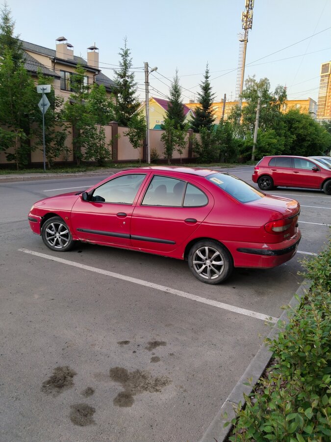 Рено меган красный