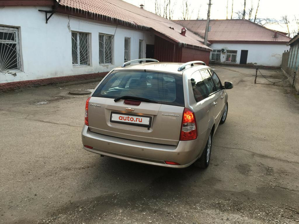 Chevrolet lacetti бежевый