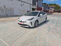 2020 Toyota Prius IV Рестайлинг (XW50), белый, 2750000 рублей - вид 1
