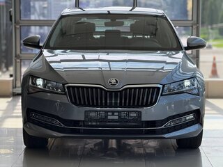 2025 Skoda Superb III Рестайлинг, серебристый, 3630000 рублей, вид 1