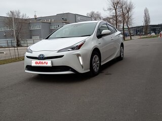 2019 Toyota Prius IV Рестайлинг (XW50), белый, 2117000 рублей, вид 1