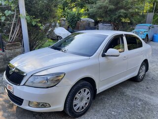 2012 Skoda Octavia II (A5) Рестайлинг, белый, 750000 рублей, вид 1