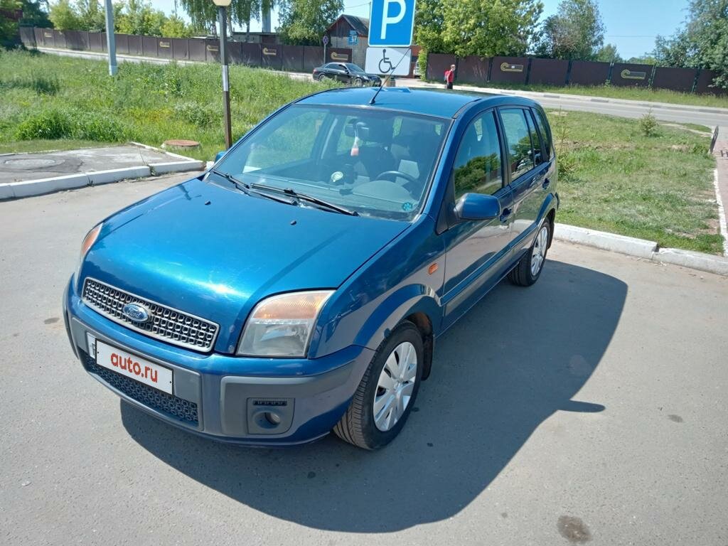 Ford Fusion 2008 девушка