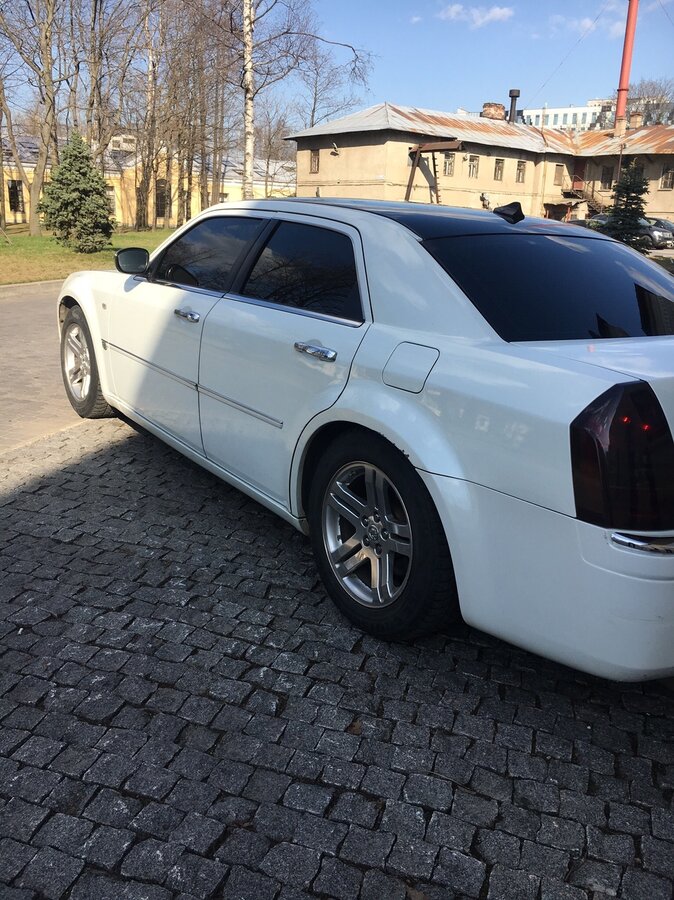 Купить б/у Chrysler 300C I 2.7 AT (177 л.с.) бензин