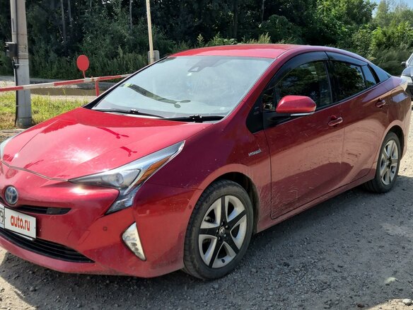 2016 Toyota Prius IV (XW50), красный, 1800000 рублей