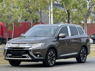 2021 Mitsubishi Outlander III Рестайлинг 3, коричневый, 1740000 рублей, вид 1