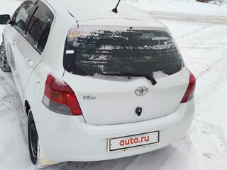 2010 Toyota Vitz II (XP90), белый, 730000 рублей, вид 5
