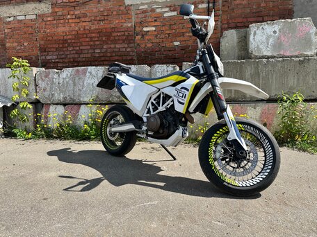 Мотоцикл Husqvarna SM 701 Supermoto 2017 обзор