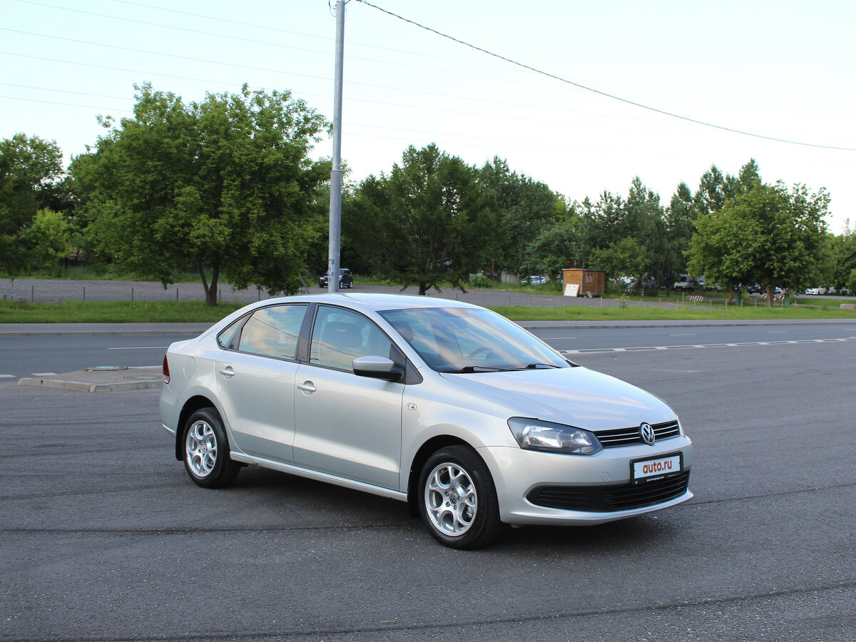 VW Polo sedan серый