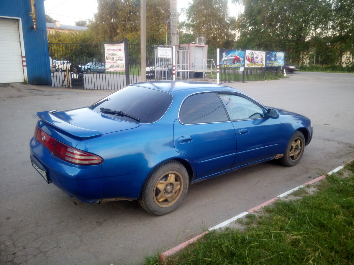 Toyota Sprinter Marino яркий цвет
