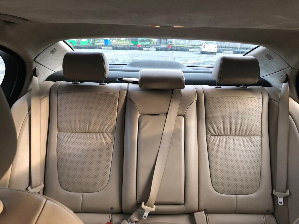 Jaguar XF салон сзади