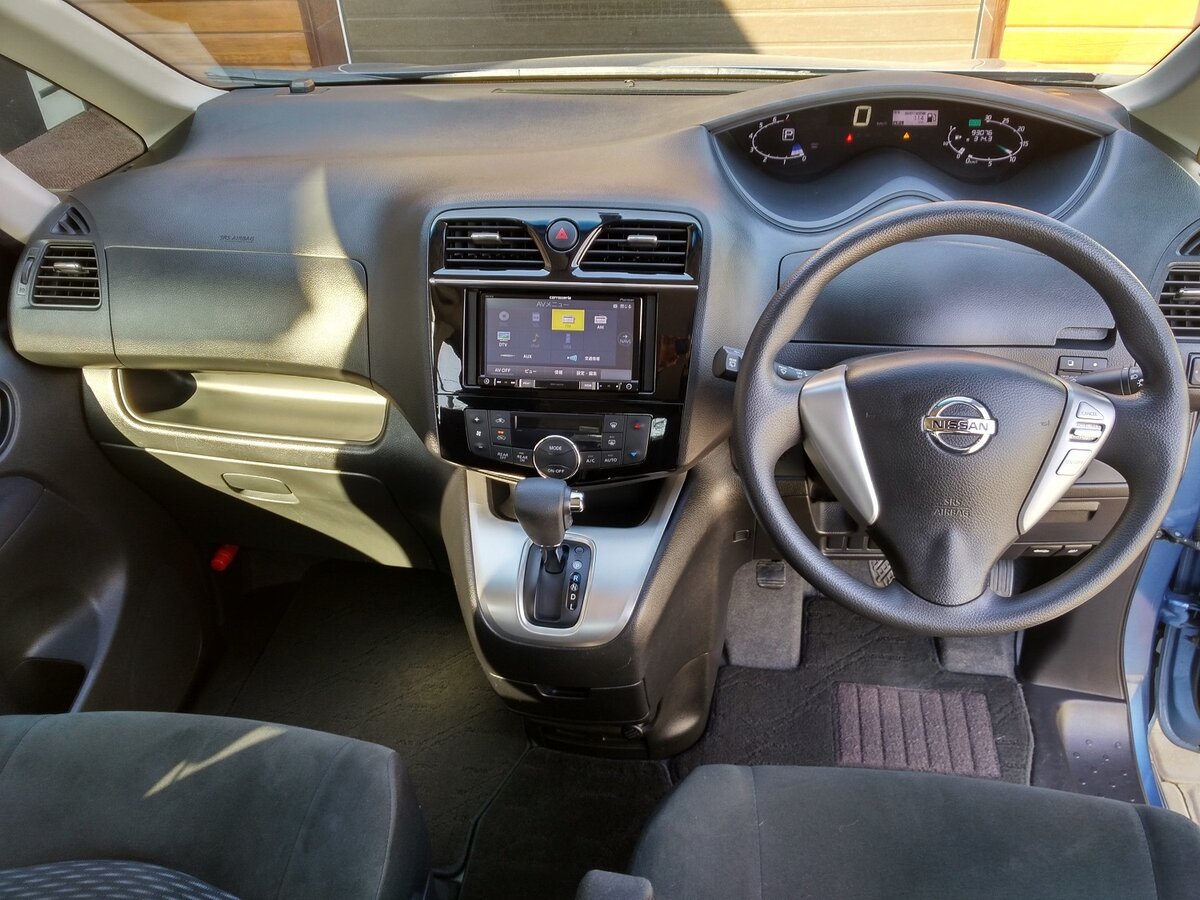 Nissan Serena c26