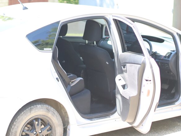 2012 Toyota Prius III Рестайлинг (XW30), голубой, 1000000 рублей - вид 9